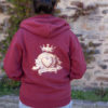 SWEAT ZIPPE FLOQUE BORDEAUX 2025 – Image 2