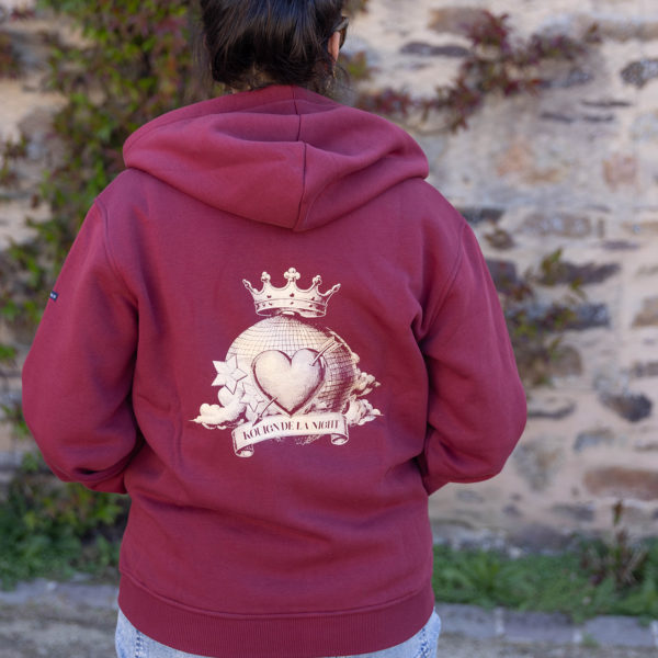 SWEAT ZIPPE FLOQUE BORDEAUX 2025